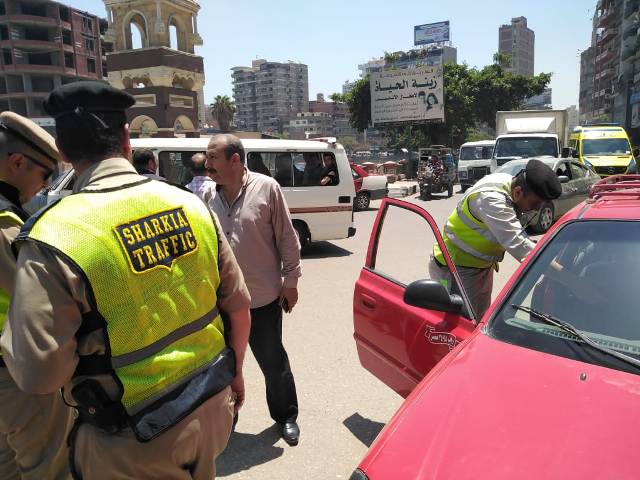 حملة على سائقي التاكسي بالزقازيق للتأكد من تطبيق التعريفة 1 الزقازيق