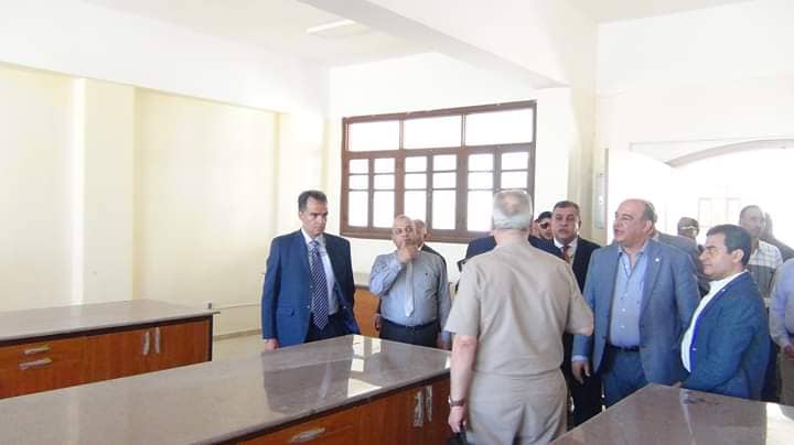 لجنة من الأعلى للجامعات تتفقد مبنى فرع طب الزقازيق 2 اللجنة أثناء المعاينة