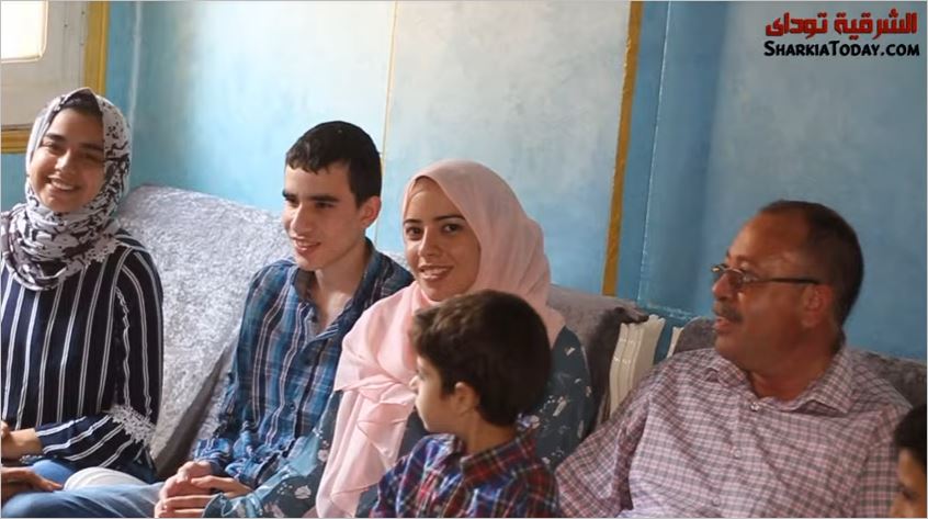 الأول على الثانوية العامة مريض توحد وحلمه يكون مهندس 1 الأول على الثانوية العامة مع أسرته