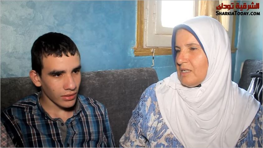 الأول على الثانوية العامة مريض توحد وحلمه يكون مهندس 2 مروان الأول على الثانوية العامة مع والدته