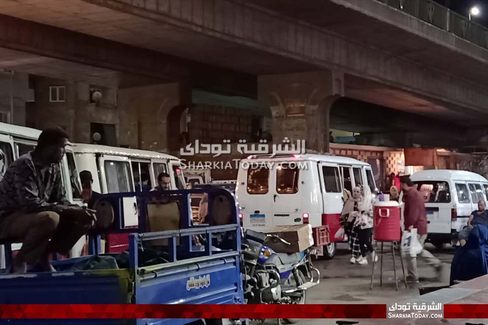 مزلقان الكوبري الجديد بالزقازيق بين صراخ المسنين وقرارات المحافظ وسيطرة الباعة الجائلين 14 مزلقان الكوبري الجديد بالزقازيق