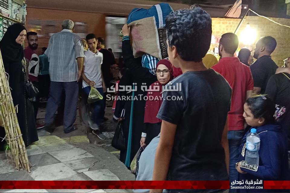 مزلقان الكوبري الجديد بالزقازيق بين صراخ المسنين وقرارات المحافظ وسيطرة الباعة الجائلين 13 مزلقان الكوبري الجديد بالزقازيق