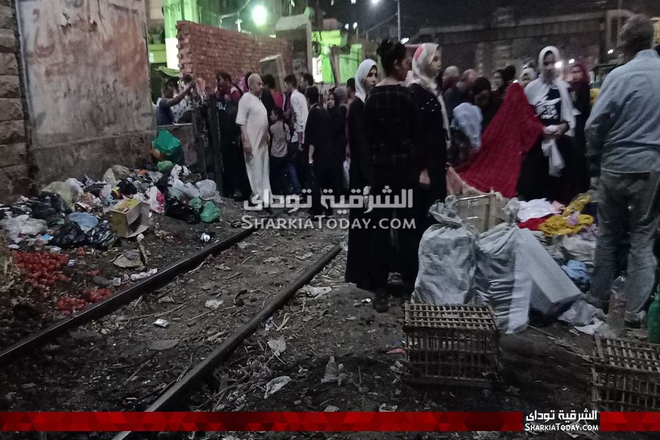 مزلقان الكوبري الجديد بالزقازيق بين صراخ المسنين وقرارات المحافظ وسيطرة الباعة الجائلين 3 مزلقان الكوبري الجديد بالزقازيق