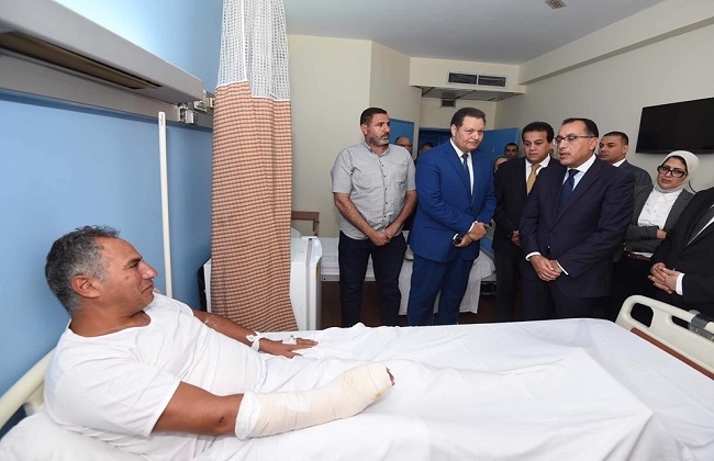رئيس الوزراء يزور مصابي حادث المنيل ويتفقد أعمال إصلاح معهد الأورام 1 رئيس الوزراء يزور مصابي حادث المنيل