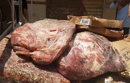 ضبط نصف طن لحوم فاسدة داخل مصنع بالزقازيق 1 أرشيفية