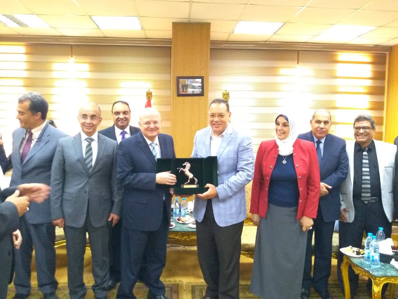 محافظ الشرقية يكرم رئيس جامعة الزقازيق 1 جامعة الزقازيق