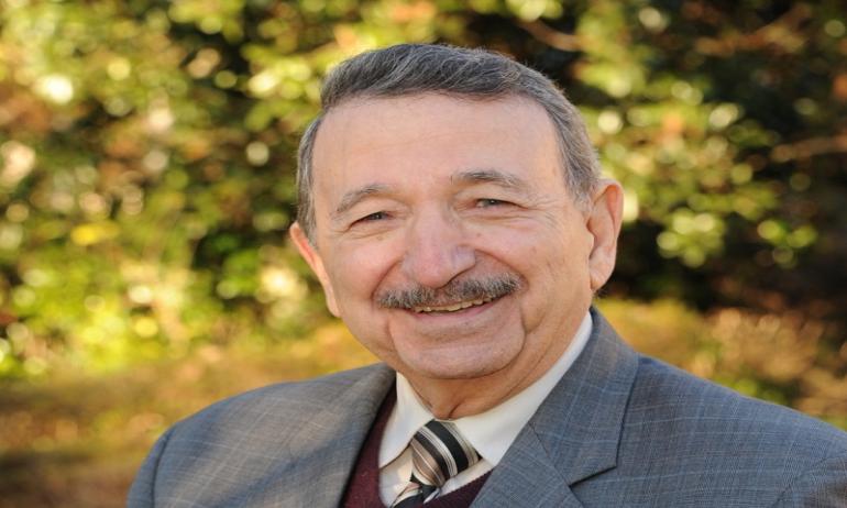 الدكتور مصطفى السيد ابن الشرقية الذي اكتشف علاج السرطان 1 الدكتور مصطفى السيد